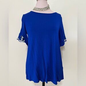 Cable & Gauge blue blouse with shoulder detailing in size large